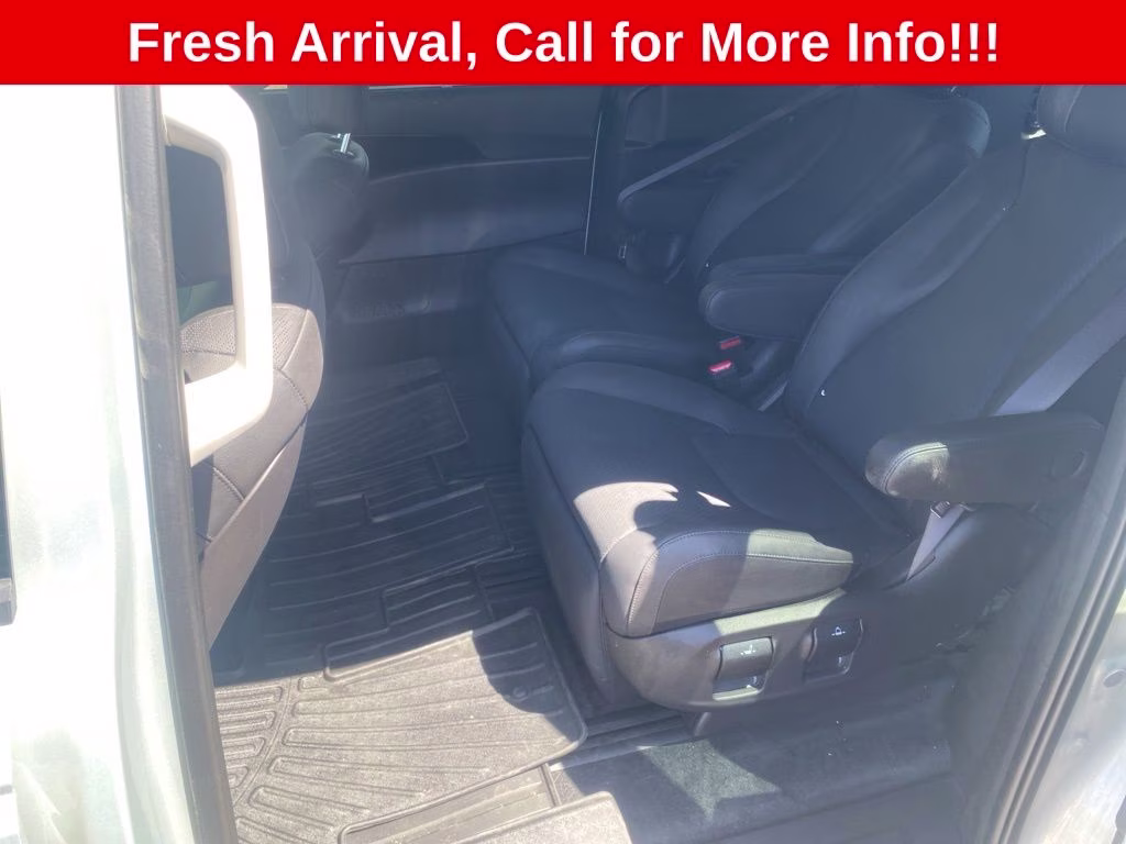 2025 Ivory Silver Kia Carnival Hybrid SX Prestige FWD Van