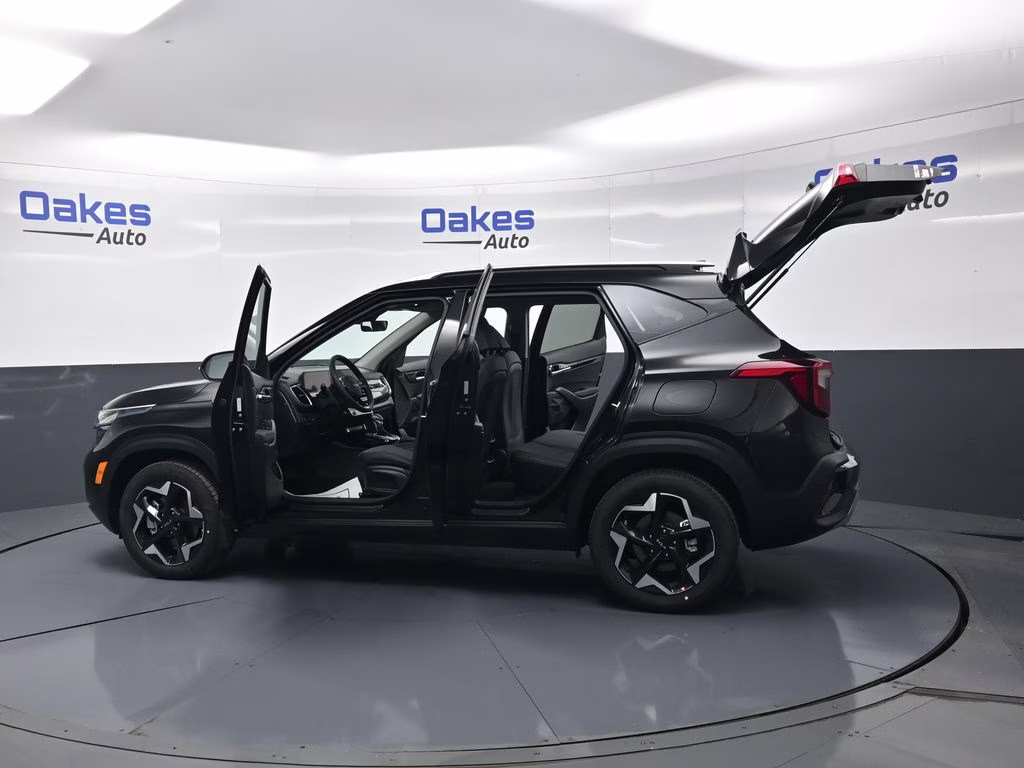2026 Fusion Black Kia Seltos S AWD SUV