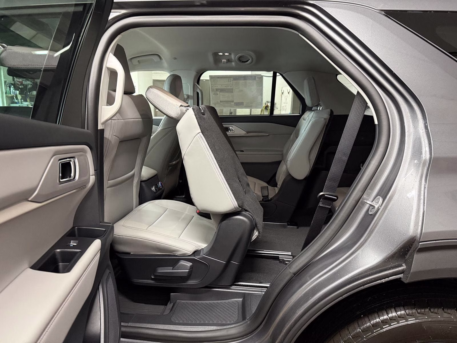 2026 CARBONIZED SPACE GRAY Ford Explorer Active w/200A Pkg 4X4 SUV