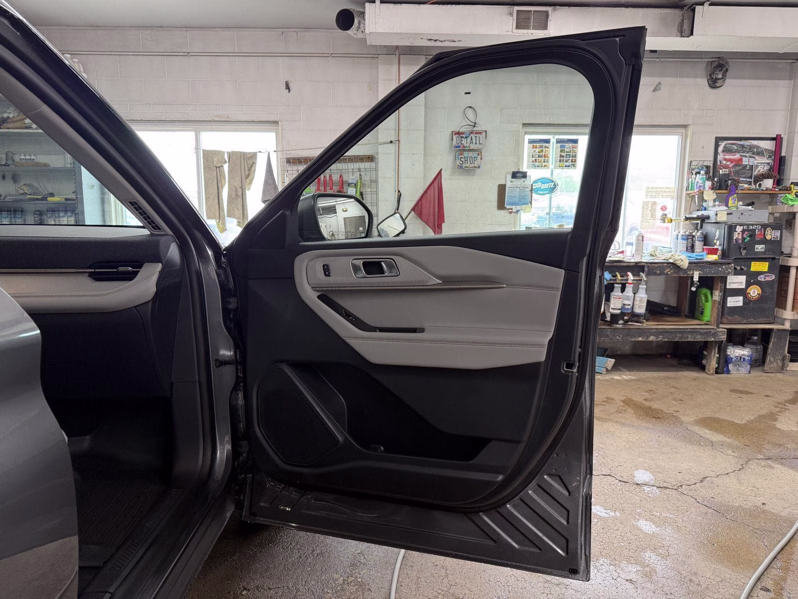 2026 CARBONIZED SPACE GRAY Ford Explorer Active w/200A Pkg 4X4 SUV