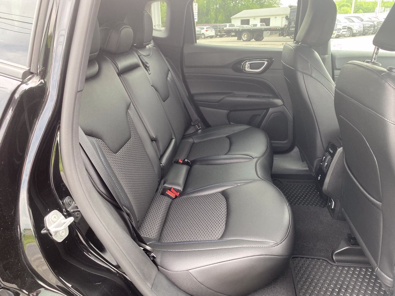 2026 Diamond Black Crystal Pearlcoat Jeep Compass Latitude 4X4 SUV