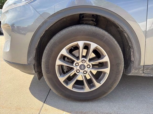 2022 Gray Metallic Ford Escape SE AWD SUV