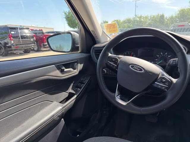 2022 Gray Metallic Ford Escape SE AWD SUV