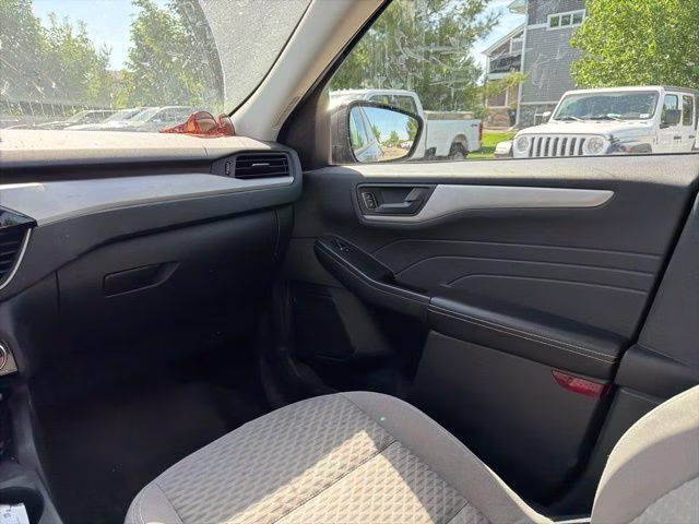 2022 Gray Metallic Ford Escape SE AWD SUV