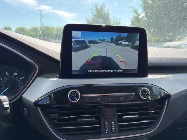 2022 Gray Metallic Ford Escape SE AWD SUV