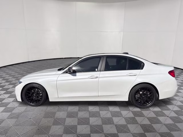 2018 Alpine White BMW 3 Series 320i xDrive AWD Sedan