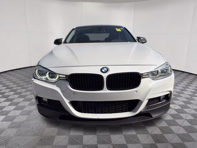 2018 Alpine White BMW 3 Series 320i xDrive AWD Sedan