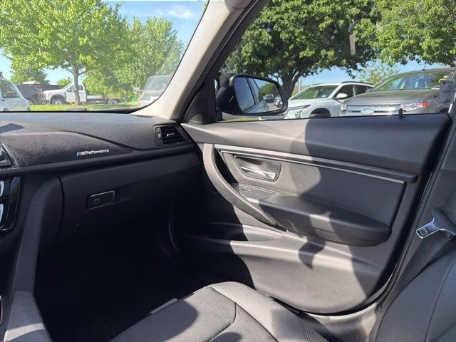 2018 Alpine White BMW 3 Series 320i xDrive AWD Sedan