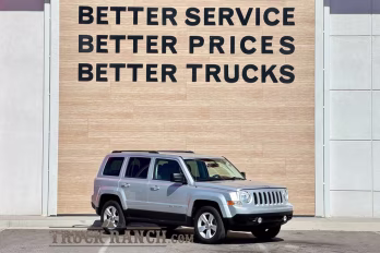 2014 Bright Silver Metallic Clearcoat Jeep Patriot Sport 4X4 SUV
