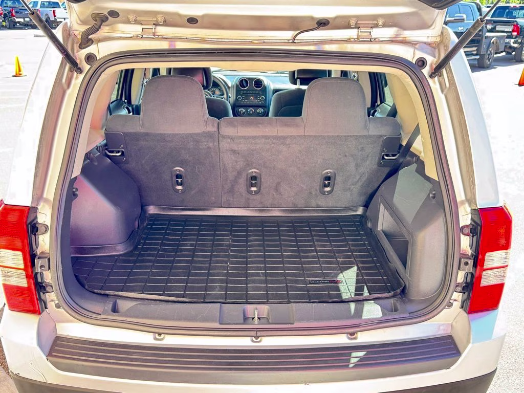 2014 Bright Silver Metallic Clearcoat Jeep Patriot Sport 4X4 SUV