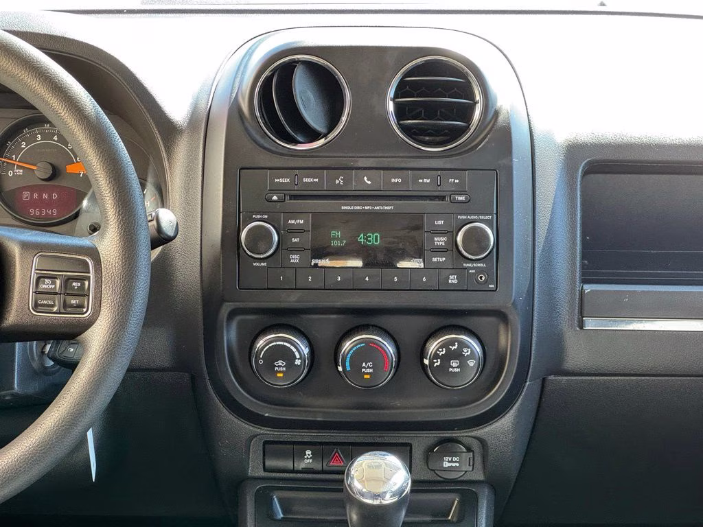 2014 Bright Silver Metallic Clearcoat Jeep Patriot Sport 4X4 SUV