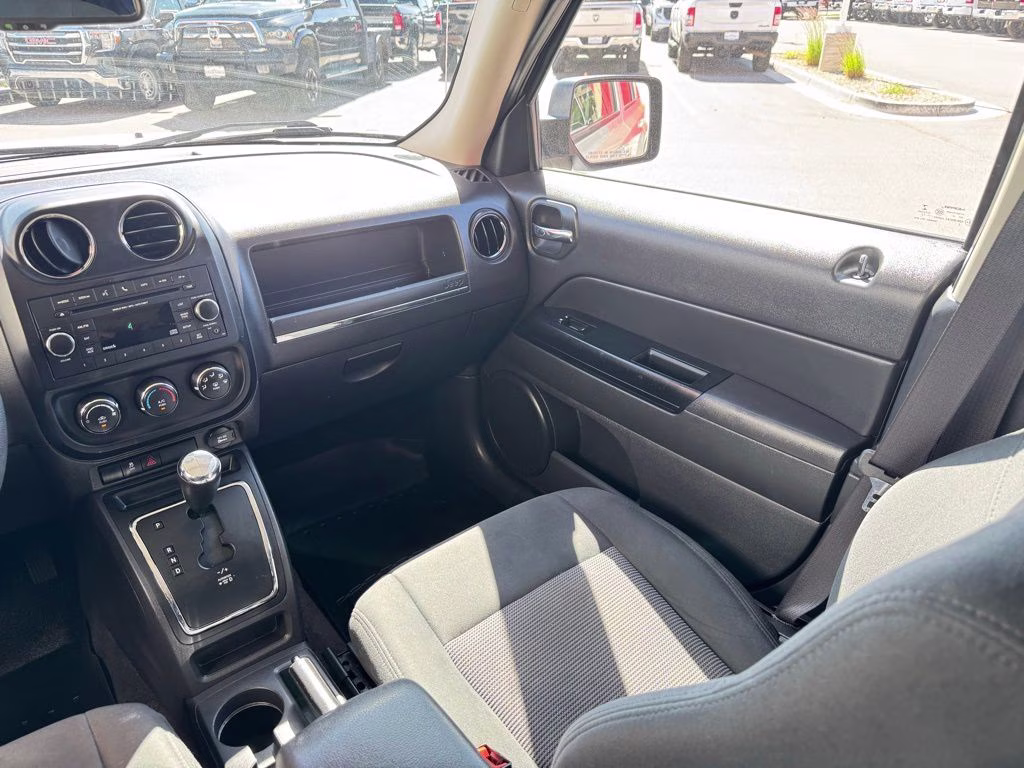 2014 Bright Silver Metallic Clearcoat Jeep Patriot Sport 4X4 SUV