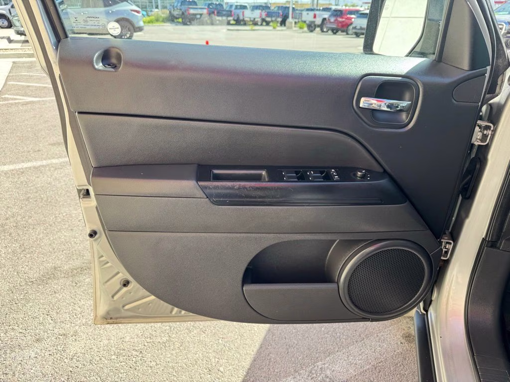 2014 Bright Silver Metallic Clearcoat Jeep Patriot Sport 4X4 SUV
