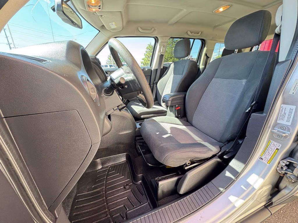 2014 Bright Silver Metallic Clearcoat Jeep Patriot Sport 4X4 SUV