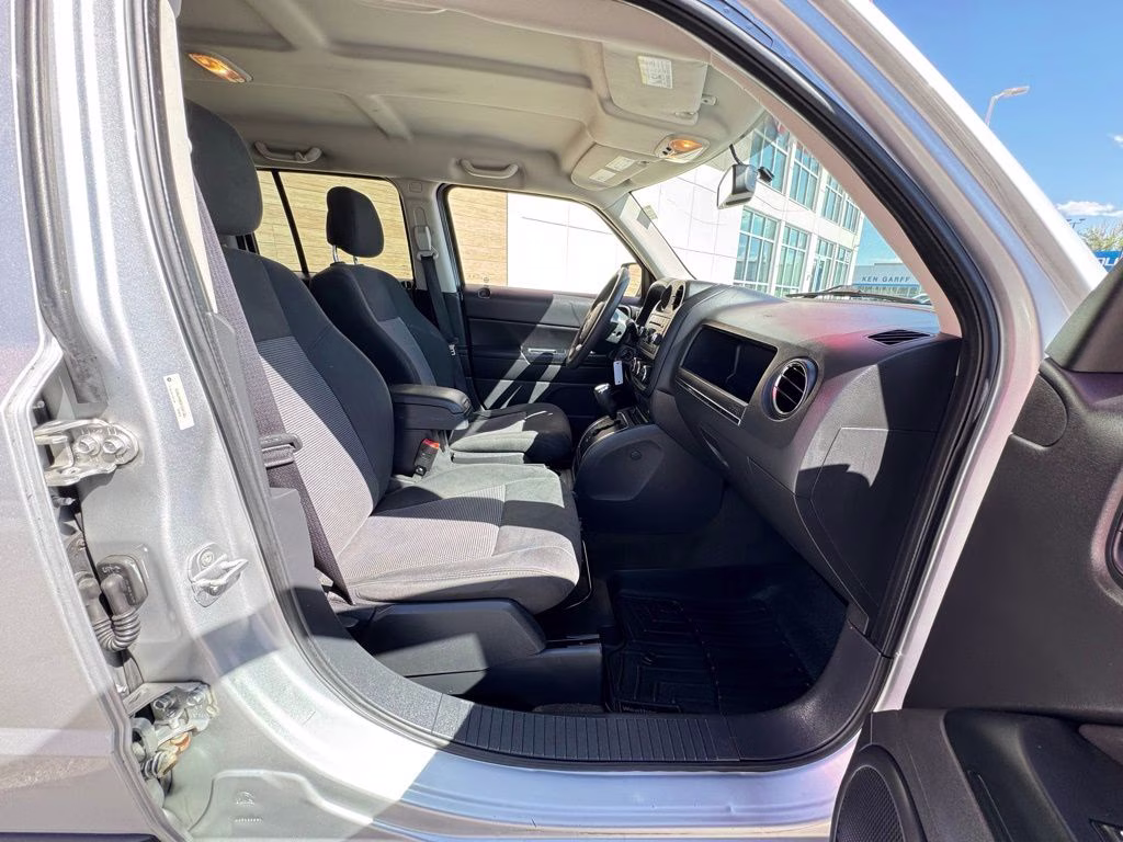 2014 Bright Silver Metallic Clearcoat Jeep Patriot Sport 4X4 SUV