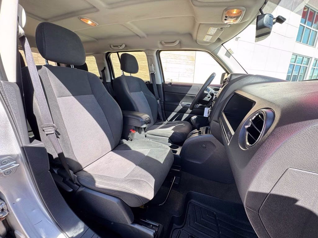 2014 Bright Silver Metallic Clearcoat Jeep Patriot Sport 4X4 SUV