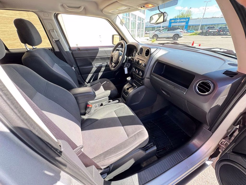 2014 Bright Silver Metallic Clearcoat Jeep Patriot Sport 4X4 SUV