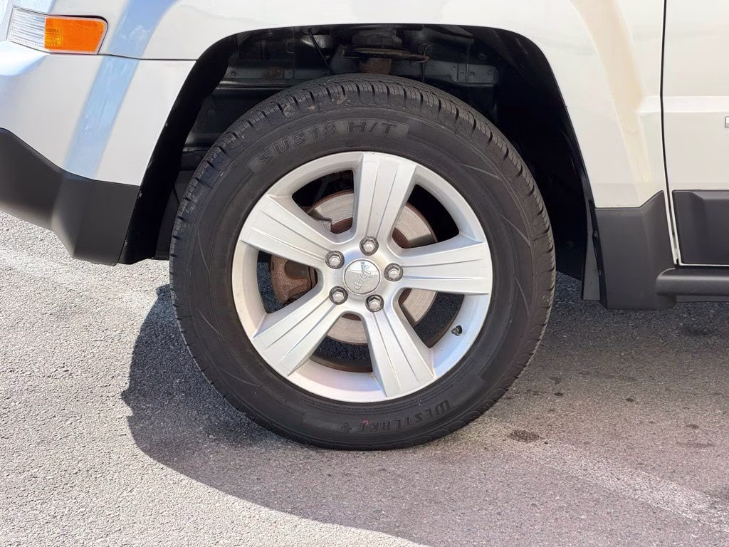 2014 Bright Silver Metallic Clearcoat Jeep Patriot Sport 4X4 SUV