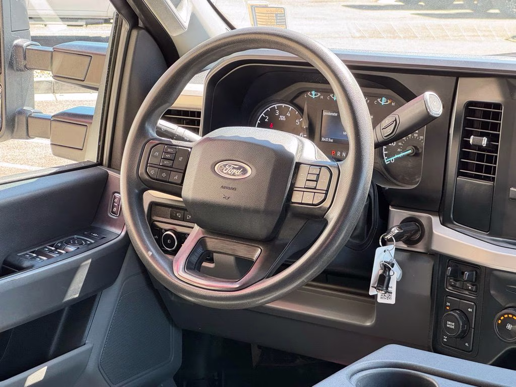 2023 White Ford Super Duty F-350 SRW XLT 4X4 Truck