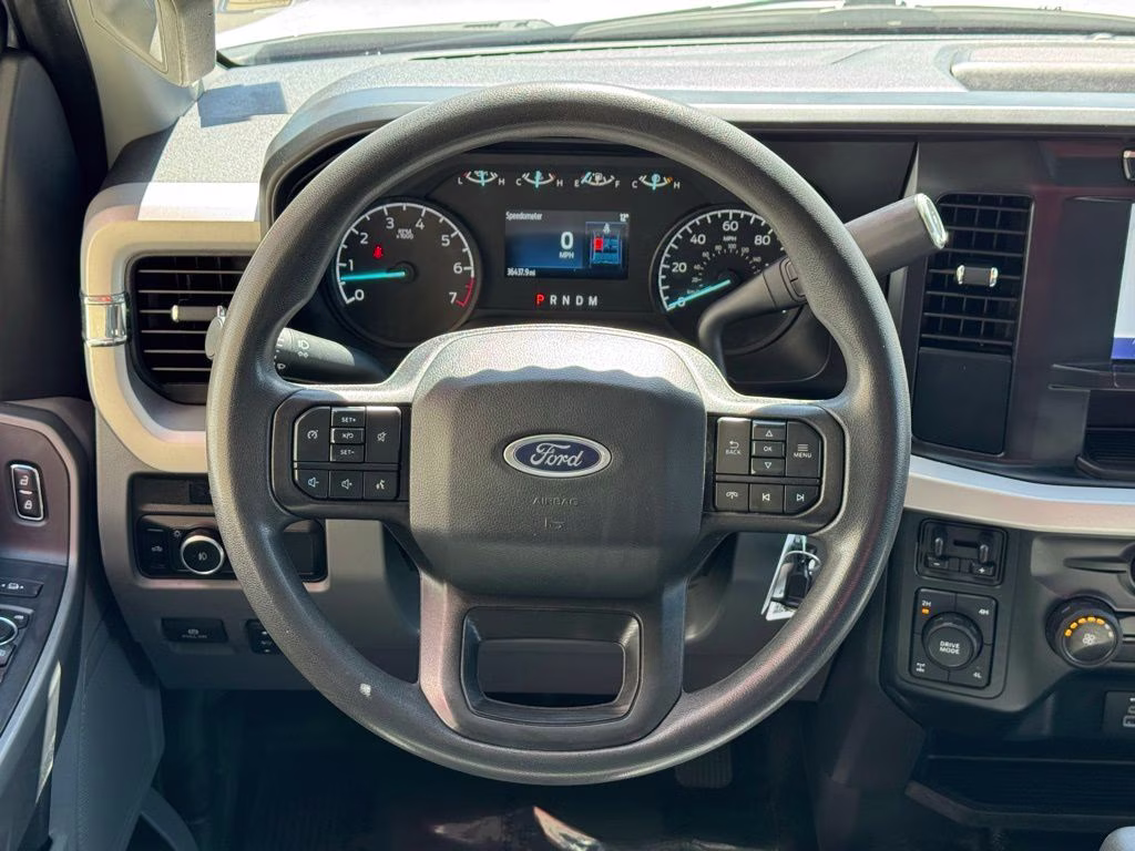2023 White Ford Super Duty F-350 SRW XLT 4X4 Truck