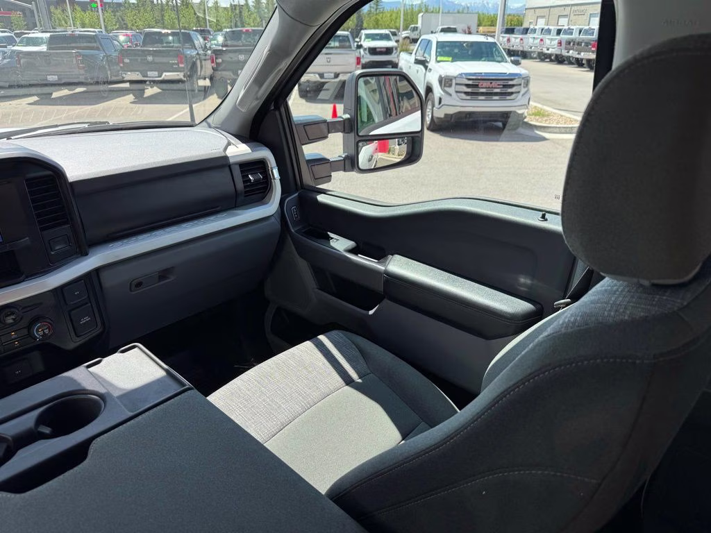 2023 White Ford Super Duty F-350 SRW XLT 4X4 Truck