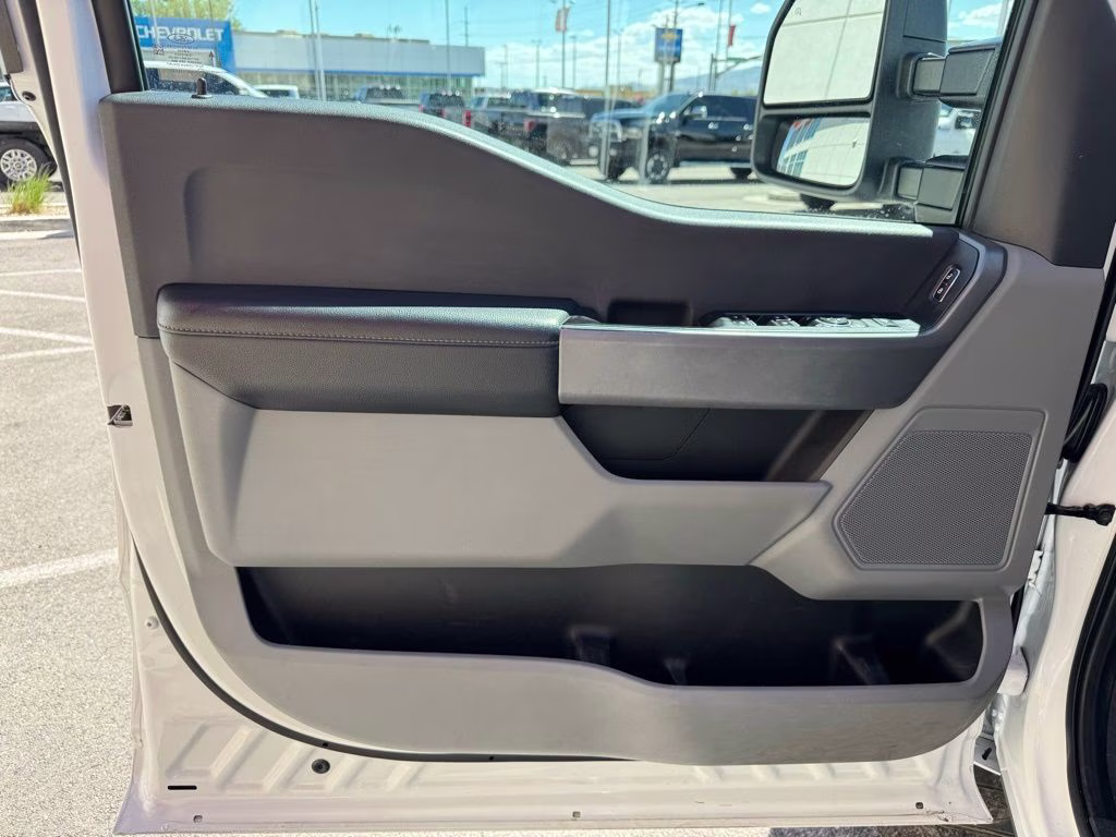 2023 White Ford Super Duty F-350 SRW XLT 4X4 Truck