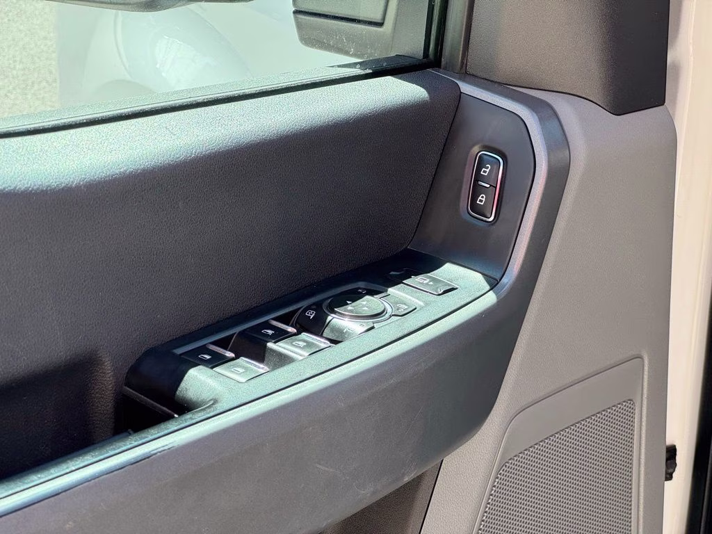 2023 White Ford Super Duty F-350 SRW XLT 4X4 Truck