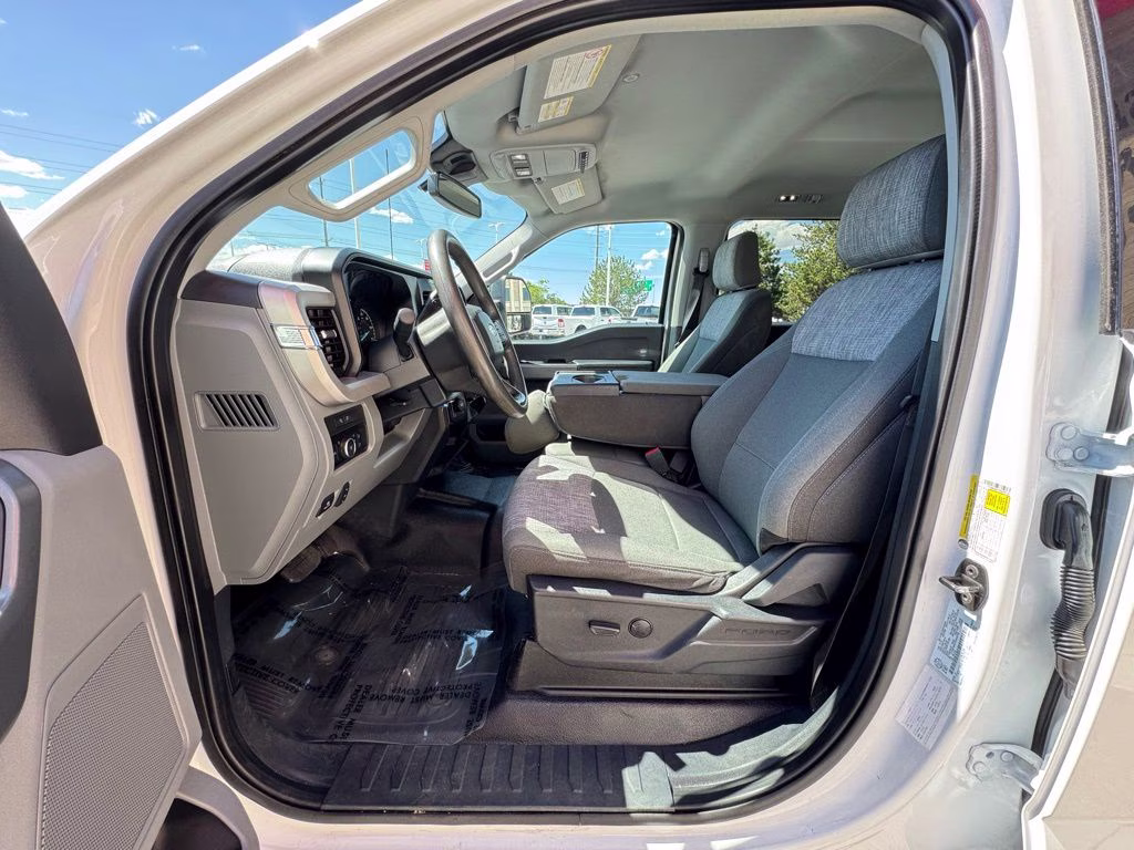 2023 White Ford Super Duty F-350 SRW XLT 4X4 Truck