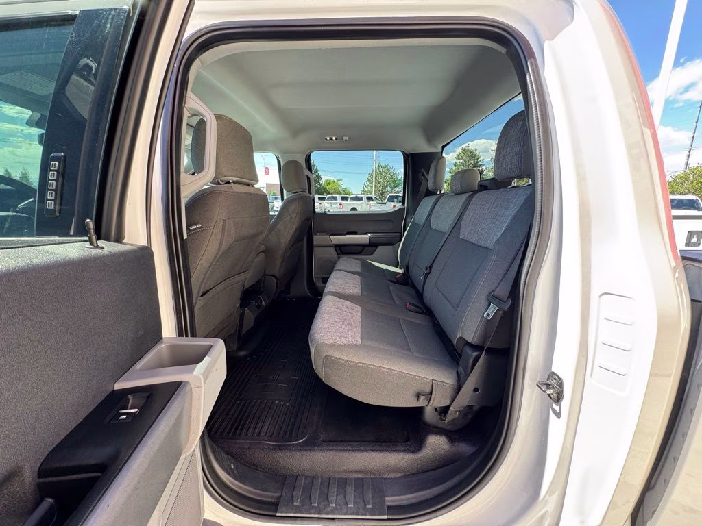 2023 White Ford Super Duty F-350 SRW XLT 4X4 Truck