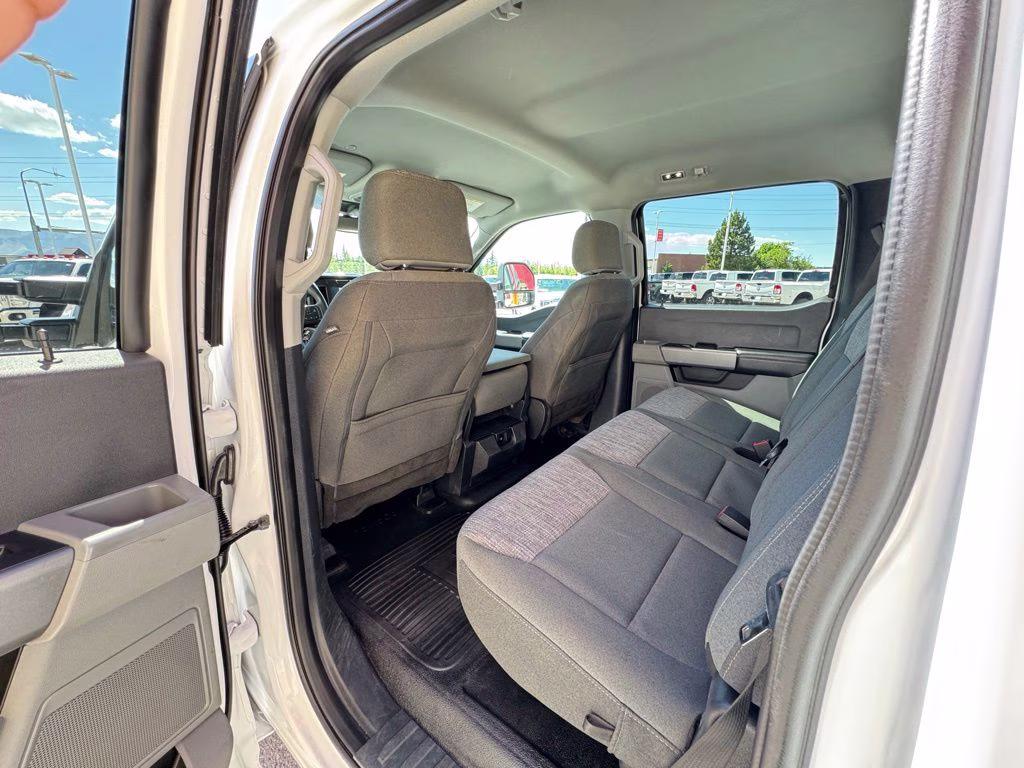 2023 White Ford Super Duty F-350 SRW XLT 4X4 Truck