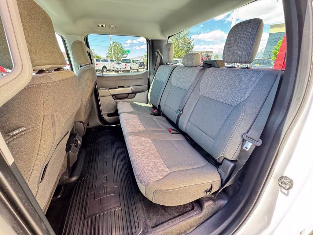 2023 White Ford Super Duty F-350 SRW XLT 4X4 Truck