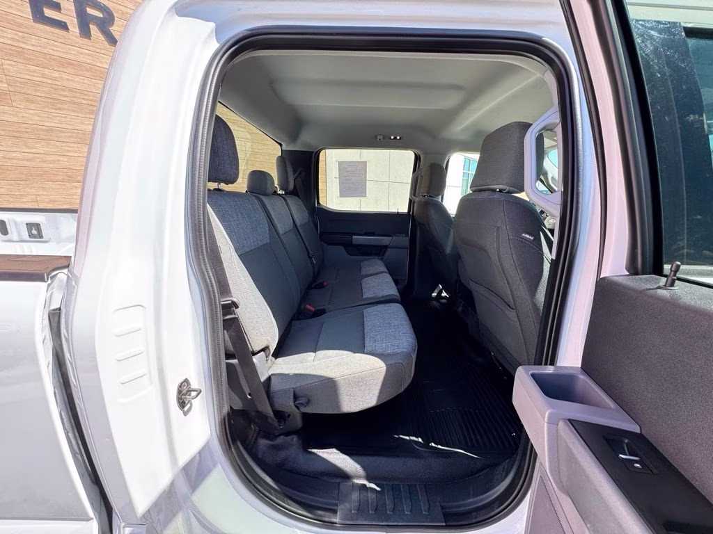 2023 White Ford Super Duty F-350 SRW XLT 4X4 Truck