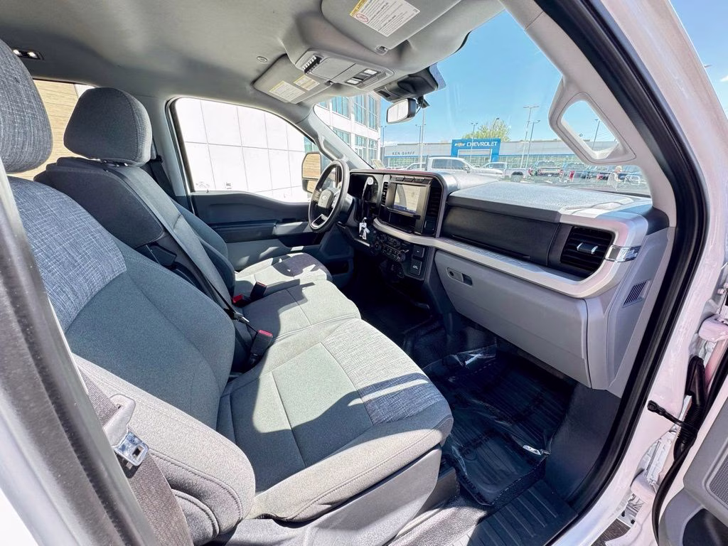 2023 White Ford Super Duty F-350 SRW XLT 4X4 Truck