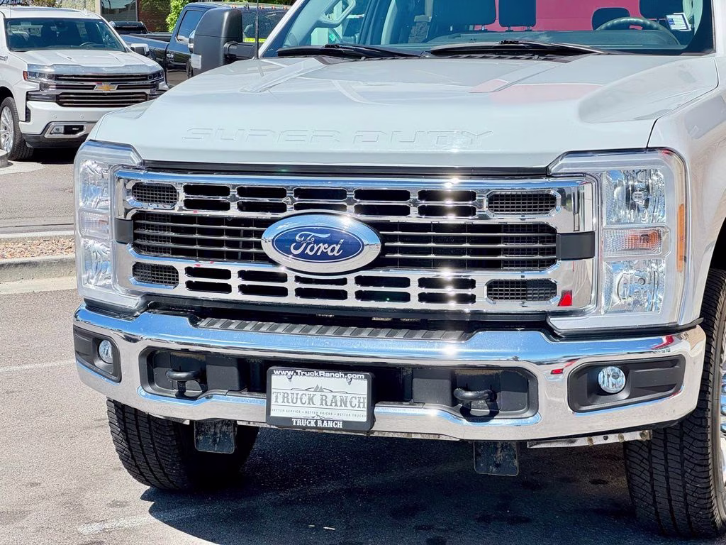 2023 White Ford Super Duty F-350 SRW XLT 4X4 Truck