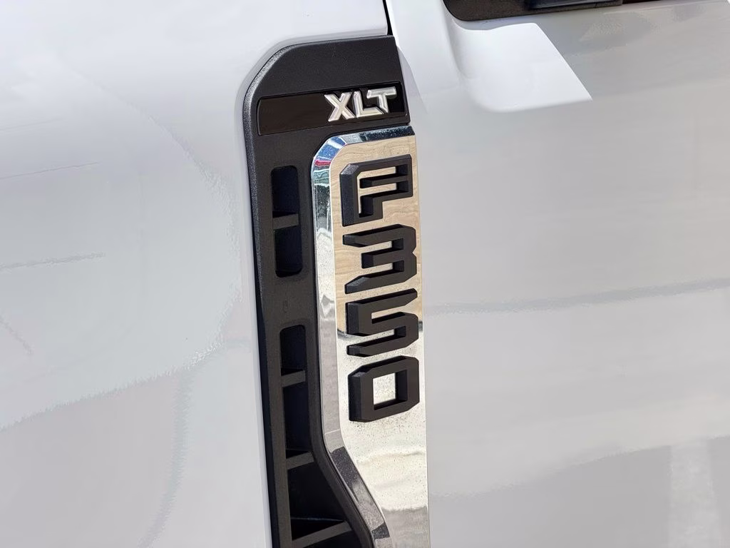 2023 White Ford Super Duty F-350 SRW XLT 4X4 Truck