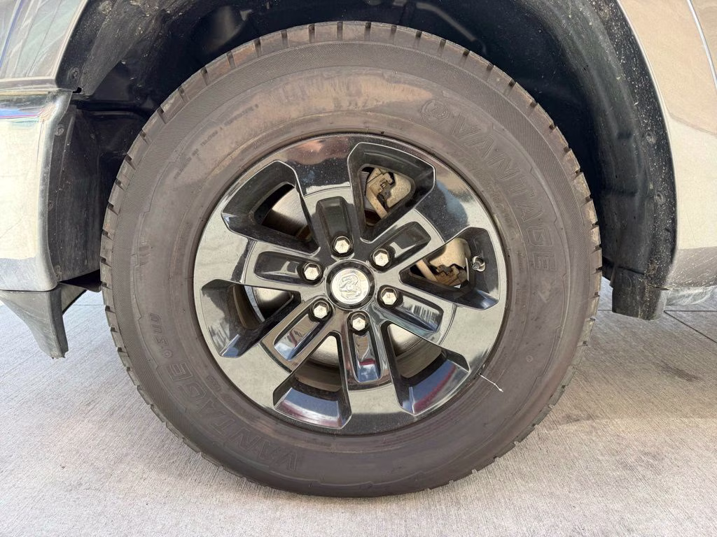 2019 Granite Crystal Metallic Clearcoat Ram 1500 Laramie 4X4 Truck