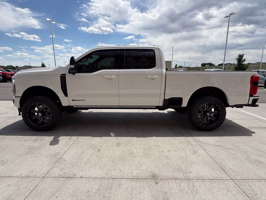 2025 Star White Metallic Tri-Coat Ford Super Duty F-350 SRW Platinum 4X4 Truck