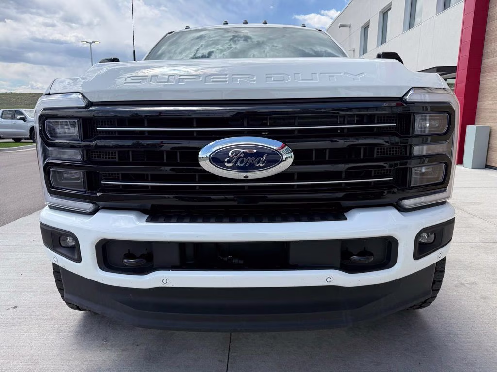 2025 Star White Metallic Tri-Coat Ford Super Duty F-350 SRW Platinum 4X4 Truck