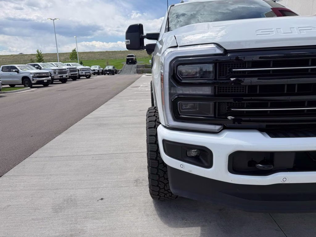 2025 Star White Metallic Tri-Coat Ford Super Duty F-350 SRW Platinum 4X4 Truck