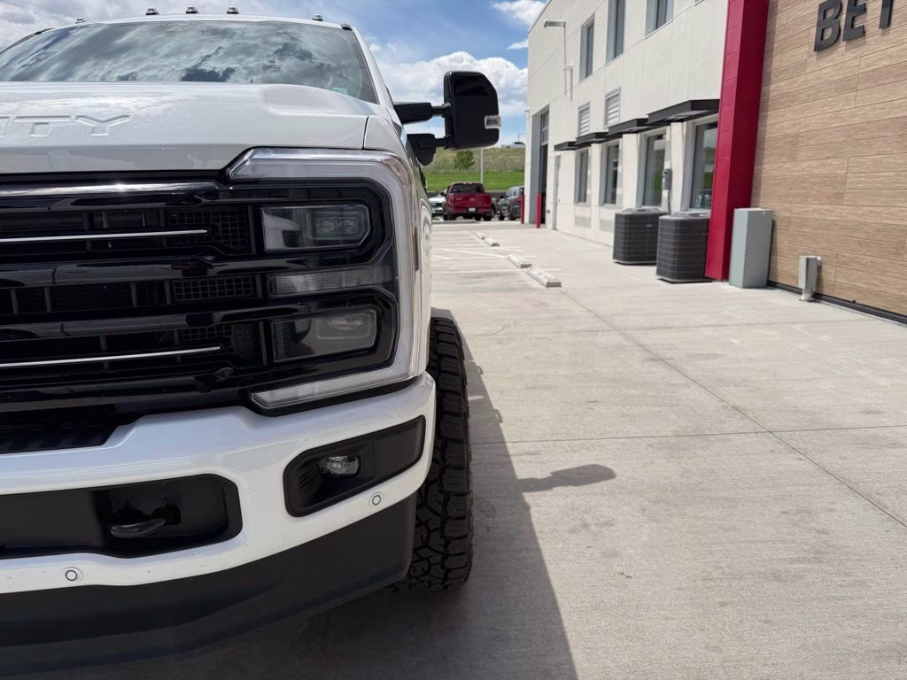 2025 Star White Metallic Tri-Coat Ford Super Duty F-350 SRW Platinum 4X4 Truck