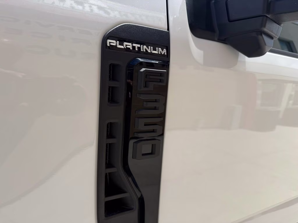 2025 Star White Metallic Tri-Coat Ford Super Duty F-350 SRW Platinum 4X4 Truck