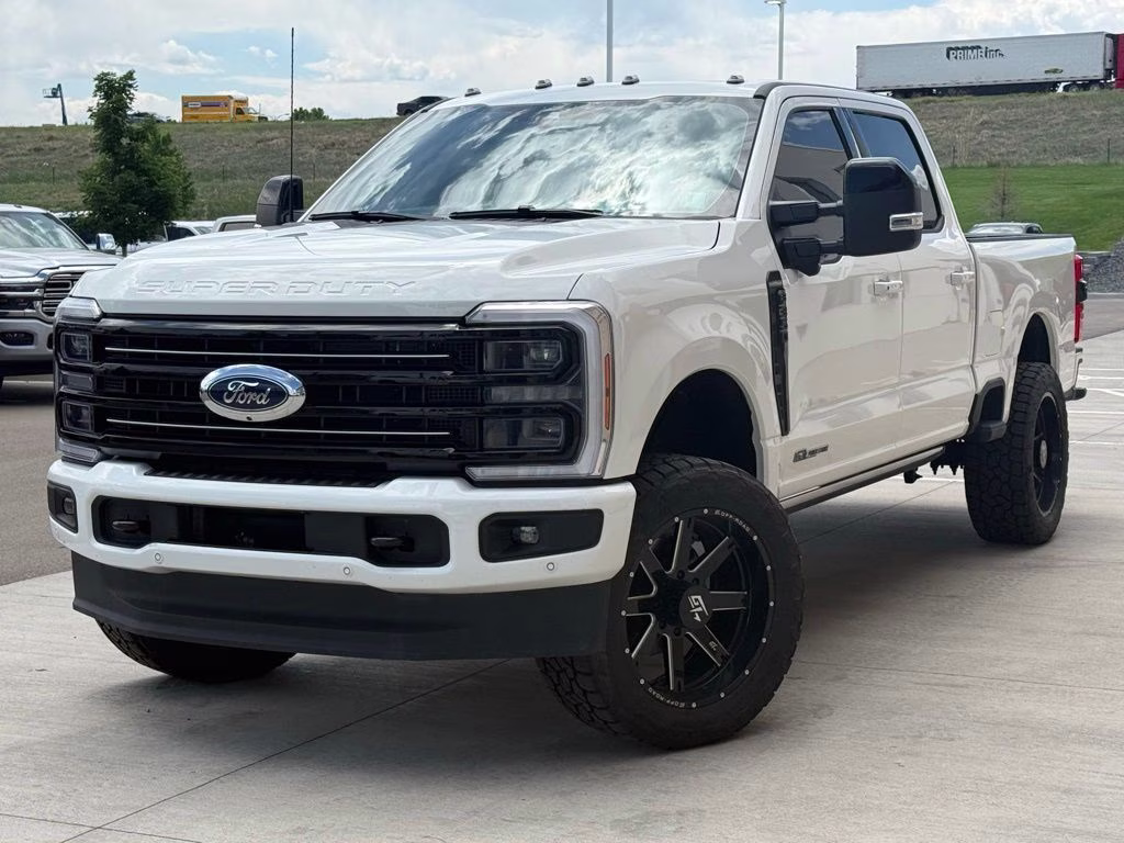 2025 Star White Metallic Tri-Coat Ford Super Duty F-350 SRW Platinum 4X4 Truck