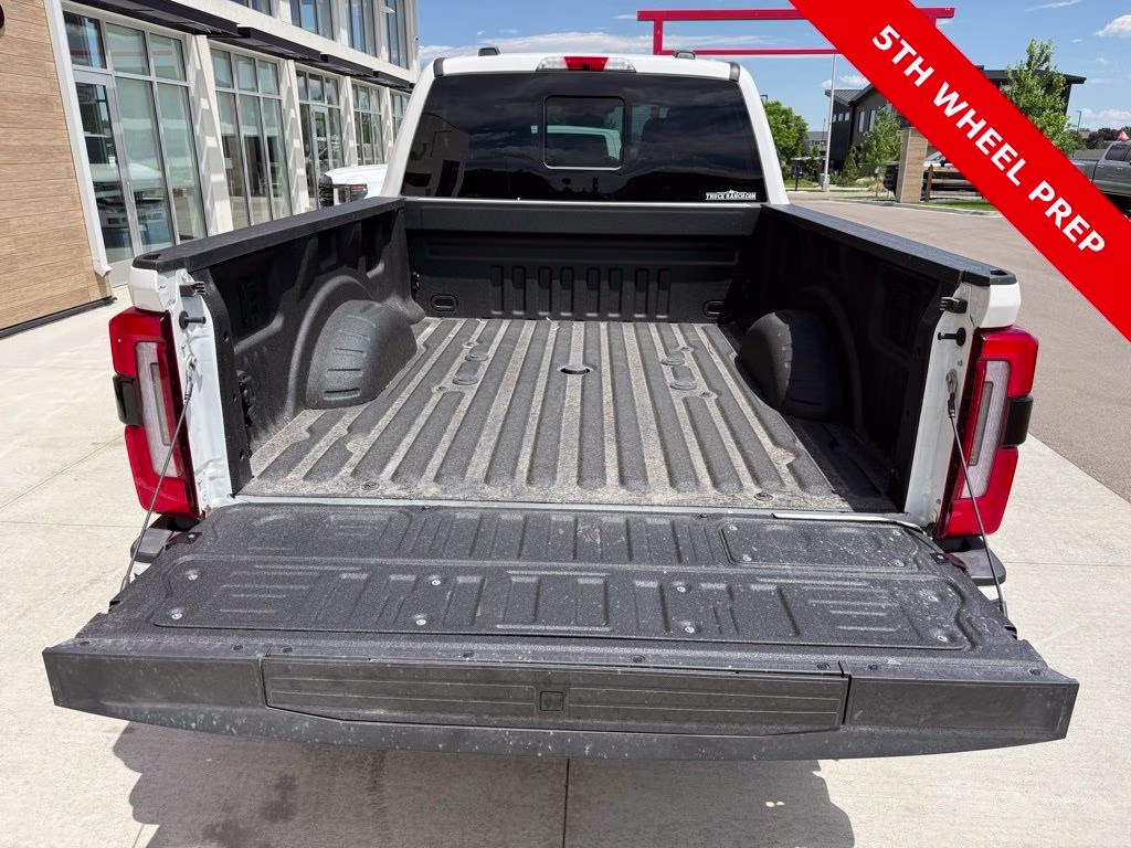 2025 Star White Metallic Tri-Coat Ford Super Duty F-350 SRW Platinum 4X4 Truck