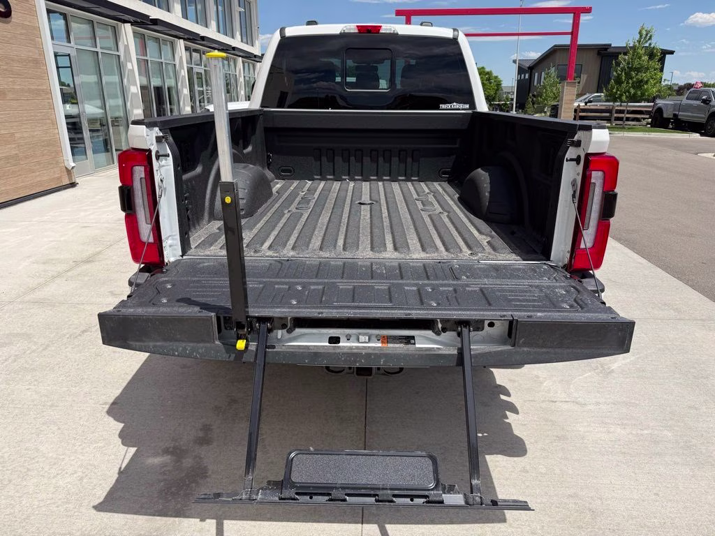 2025 Star White Metallic Tri-Coat Ford Super Duty F-350 SRW Platinum 4X4 Truck