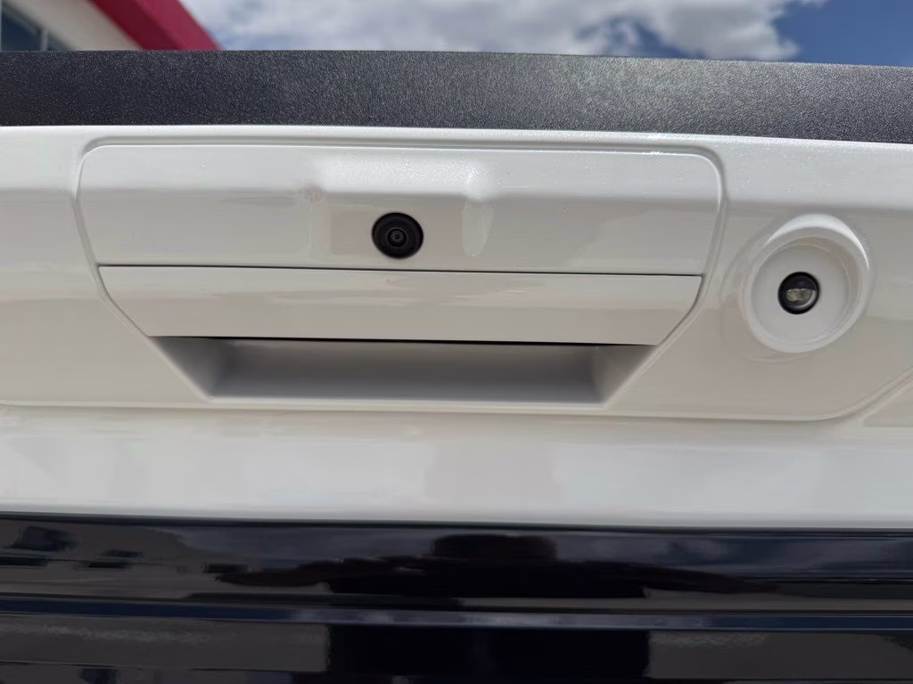 2025 Star White Metallic Tri-Coat Ford Super Duty F-350 SRW Platinum 4X4 Truck