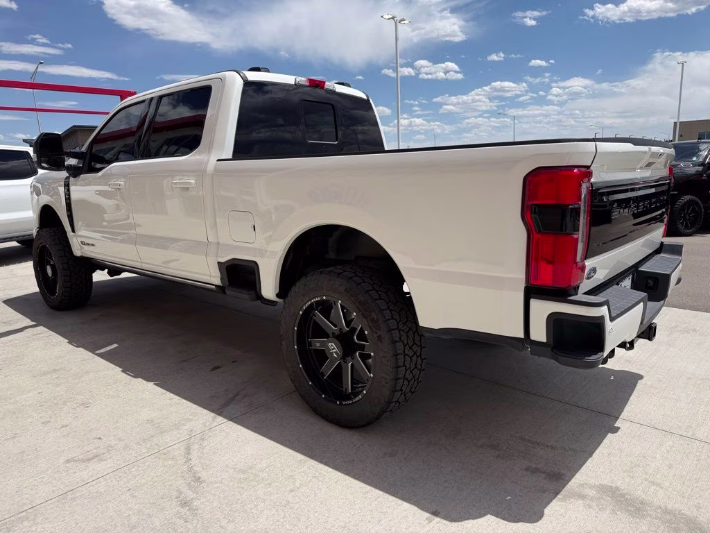 2025 Star White Metallic Tri-Coat Ford Super Duty F-350 SRW Platinum 4X4 Truck