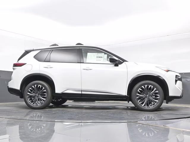 2026 Everest White Pearl/Super Black Nissan Rogue Platinum AWD SUV