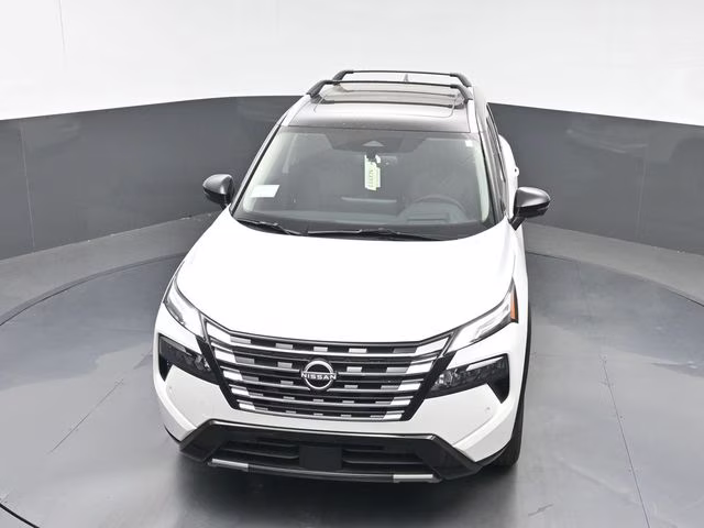 2026 Everest White Pearl/Super Black Nissan Rogue Platinum AWD SUV