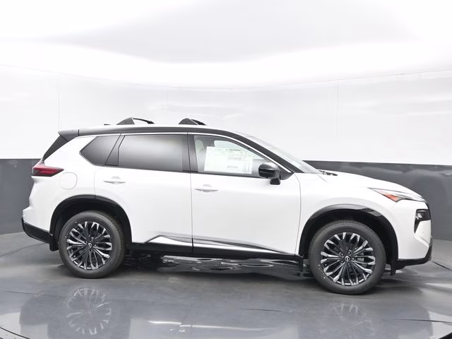 2026 Everest White Pearl/Super Black Nissan Rogue Platinum AWD SUV