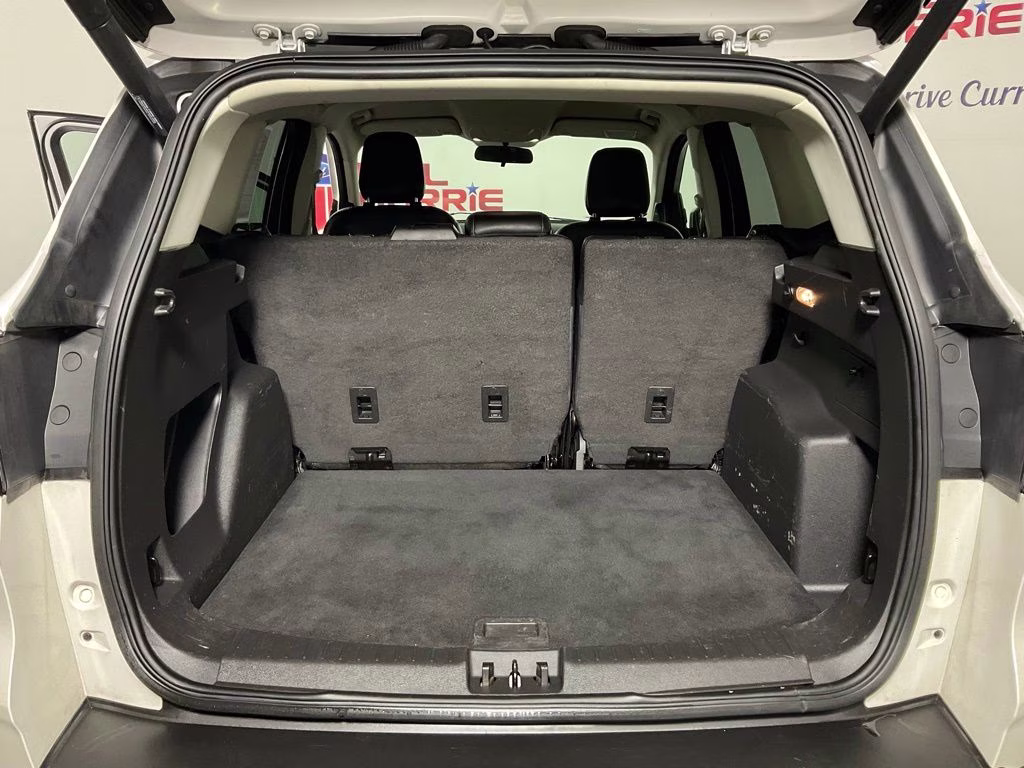 2018 White Platinum Clearcoat Metallic Ford Escape SEL FWD SUV